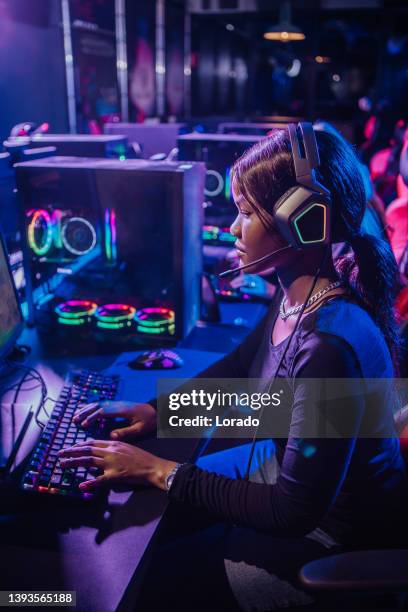 black female in a esports gaming cafe - esports stock pictures, royalty-free photos & images
