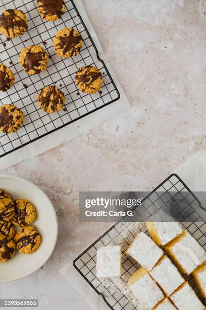 Sponge Cake Rack Sponge Cake Rack Photos and Premium High Res Pictures - Getty Images