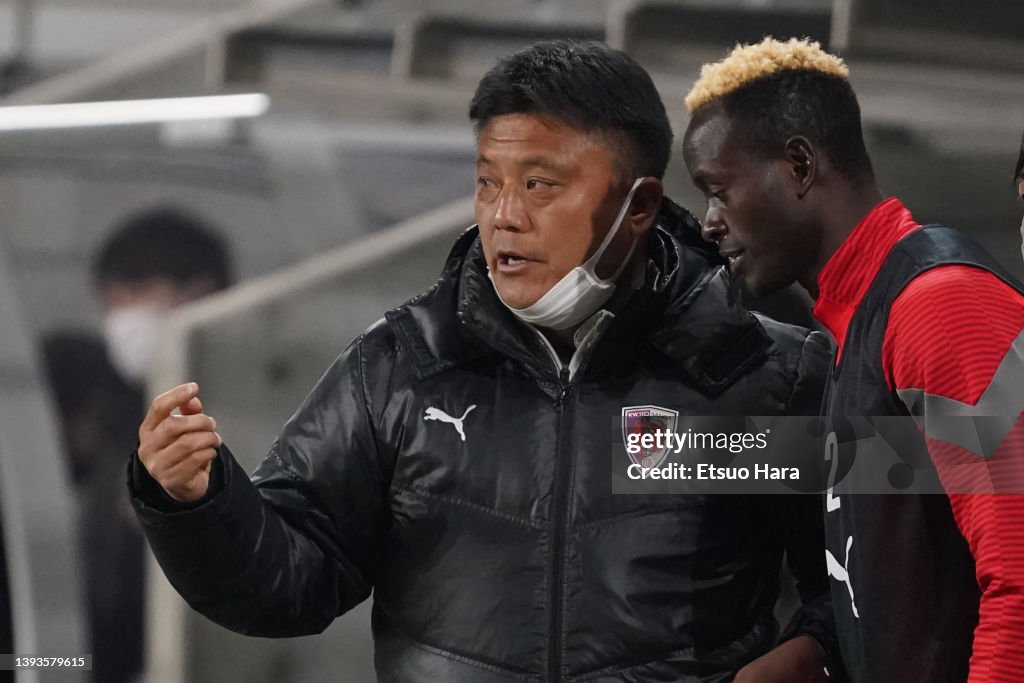 Kyoto Sanga F.C. v Gamba Osaka - J.LEAGUE Meiji Yasuda J1
