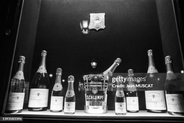 Bouteille de champagne des frères Schlumpf à Mulhouse en juillet 1977