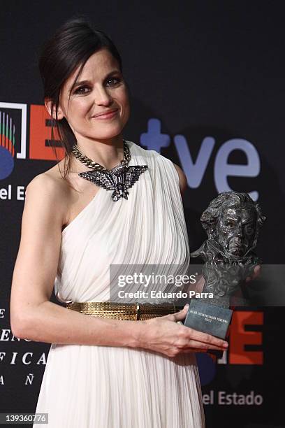 Actress Elena Anaya holds her award for Best Actress for her role in the film 'La piel que habito' during the 2012 edition of the 'Goya Cinema...