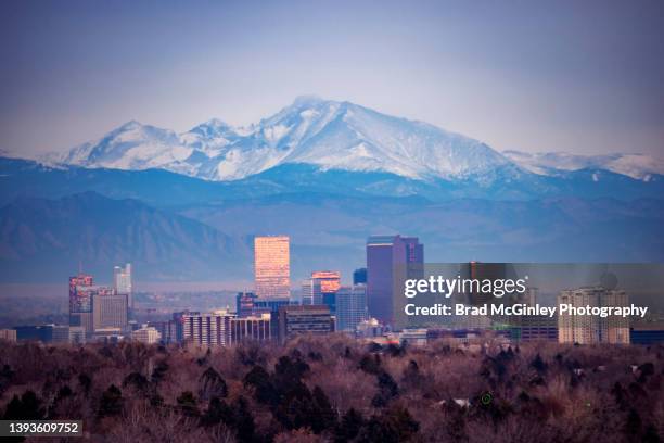 denver and the front range - front range mountain range fotografías e imágenes de stock