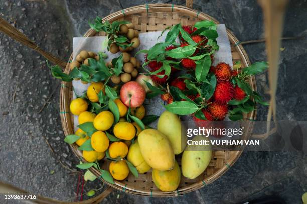street fruit basket for sale - vietnamese food stock pictures, royalty-free photos & images
