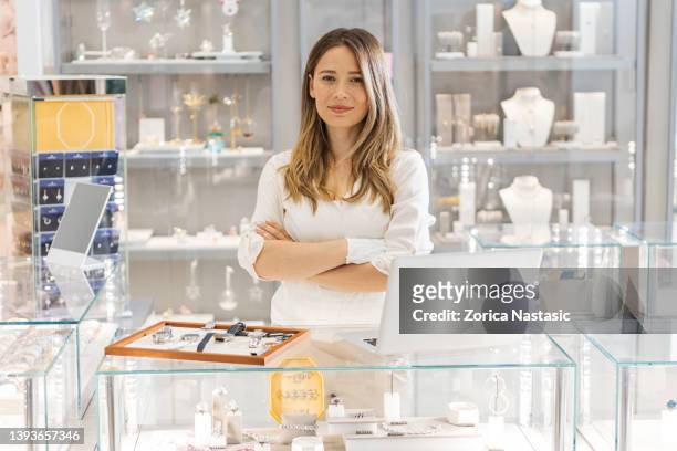 woman in jewelry business - jeweller stock pictures, royalty-free photos & images
