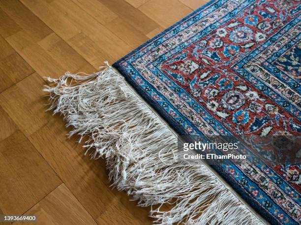 persian rug with fringe - quaste stock-fotos und bilder