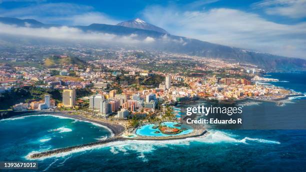 spectacular landscape of sea, city and mountains in tenerife - canary fotografías e imágenes de stock