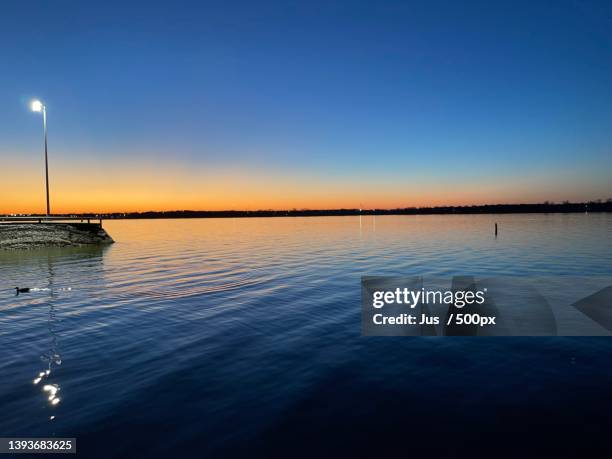 dock vibes,scenic view of sea against clear sky at sunset,arlington,texas,united states,usa - arlington fotografías e imágenes de stock