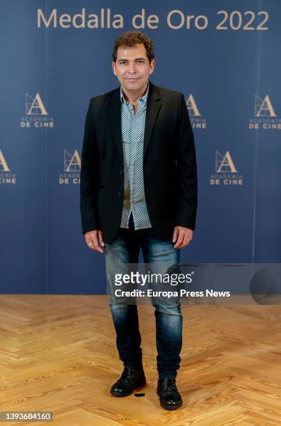 Actor Vladimir Cruz poses at the photocall for the 2022 Gold Medal of the Academy of Cinema, at the Academy of Cinema, on 25 April, 2022 in Madrid,...