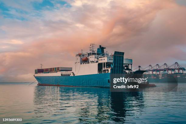 Pt Roro Roro Port - Fotografias e Filmes do Acervo - Getty Images