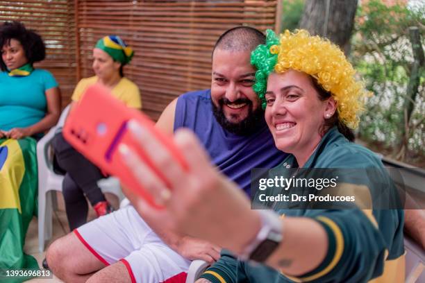 excited couple cheering and taking selfie - travel real people stockfoto's en -beelden