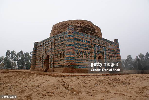 lal mahra sharif - dera ismail khan stock pictures, royalty-free photos & images