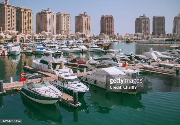 alltag in doha - qatar port stock-fotos und bilder