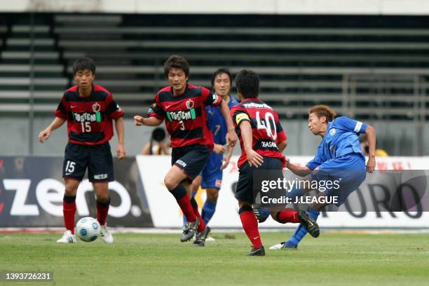 Hiroshi Kiyotake of Oita Trinita scores his side's first goal during the J.League J1 match between Oita Trinita and Kashima Antlers at Kyushu Oil...