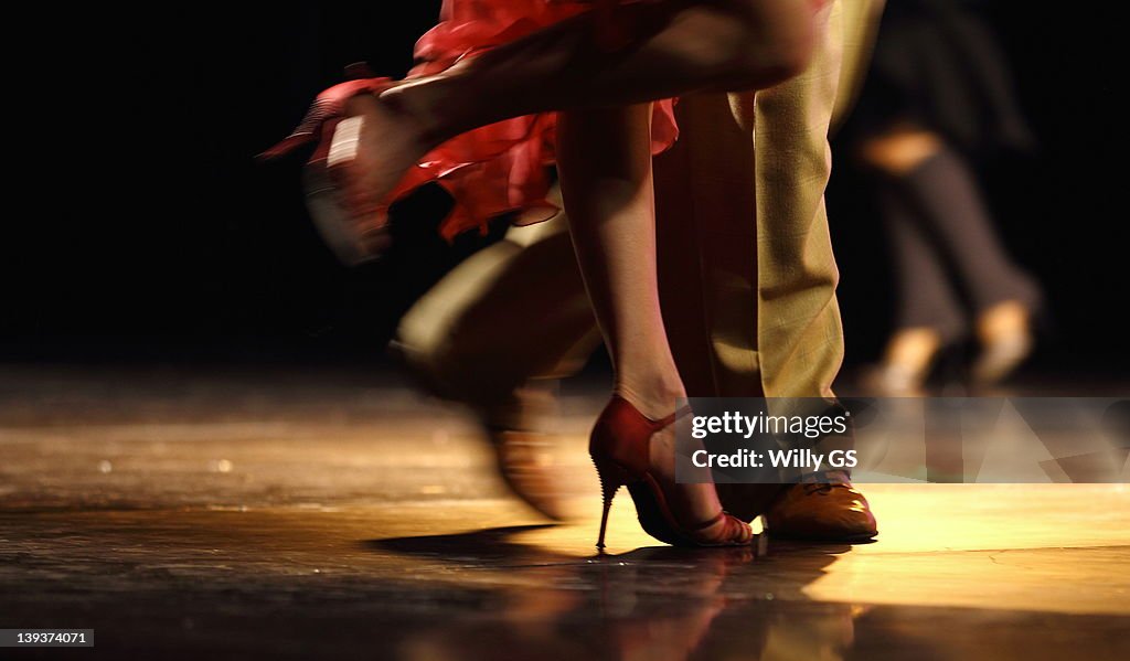 Tango dancers