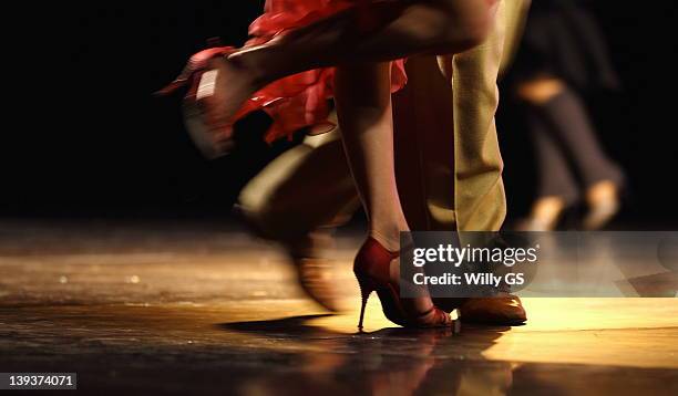 tango dancers - ballroom stockfoto's en -beelden