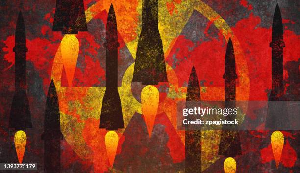 nuclear war danger - missile photos et images de collection
