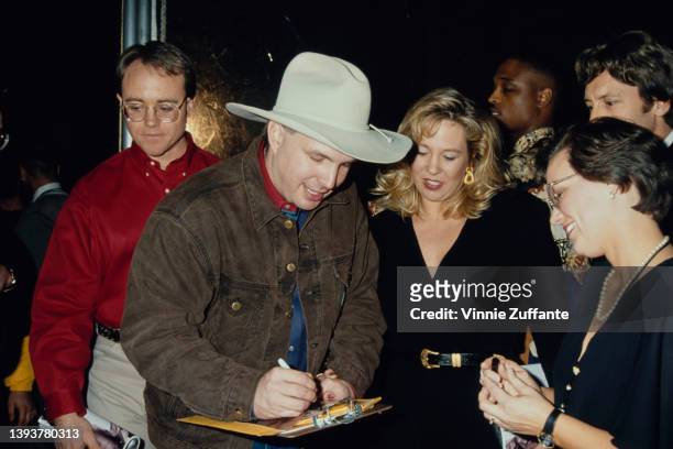 American singer and songwriter Garth Brooks signing autographs for fans as he attends the 22nd Annual American Music Awards at Shrine Auditorium in...