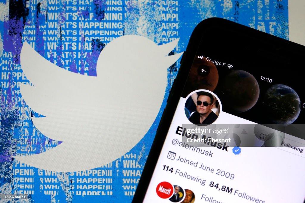 Elon Musk Buys Social Network Twitter