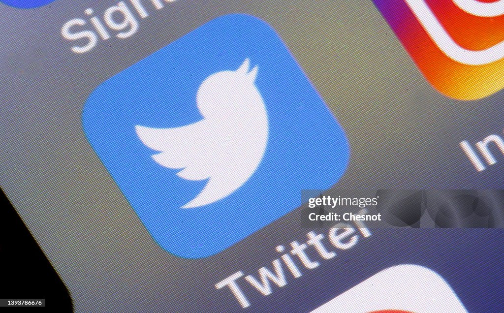 Elon Musk Buys Social Network Twitter