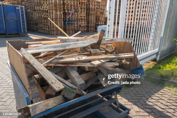 blue steel container filled with waste wood - escombros material imagens e fotografias de stock