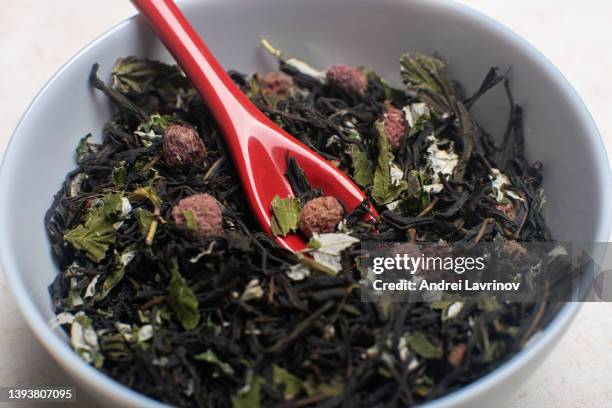 herbal tea in a gray bowl. epilobium with raspberries. blooming sally. - hurricane sally fotografías e imágenes de stock