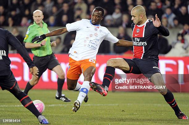 Montpellier's player John Chukwudi Utaka vies with Paris Saint-Germain's defender Alex Rodrigo Dias Da Costa during the French L1 football match...