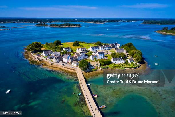 france, morbihan, etel river, belz, aerial view of saint-cado island - bretanha imagens e fotografias de stock