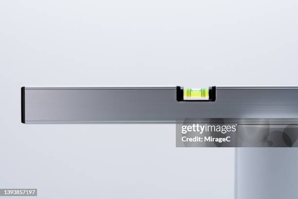 spirit level placed on a cylinder shows horizontal - spirit level stock pictures, royalty-free photos & images