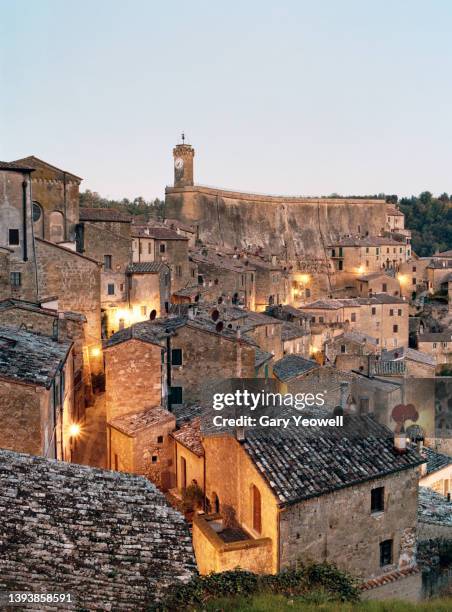 hill town of sorano in tuscany - grosseto province stock pictures, royalty-free photos & images