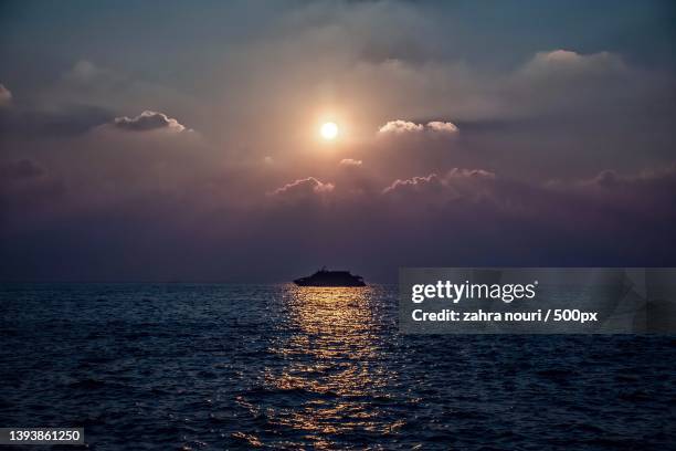 light,scenic view of sea against sky during sunset,kish,hormozgan province,iran - nouri stock pictures, royalty-free photos & images