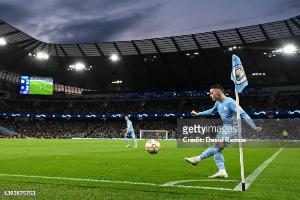 Phil Foden of Manchester City takes a corner kick during the UEFA Champions League Semi Final Leg One match between Manchester City and Real Madrid...