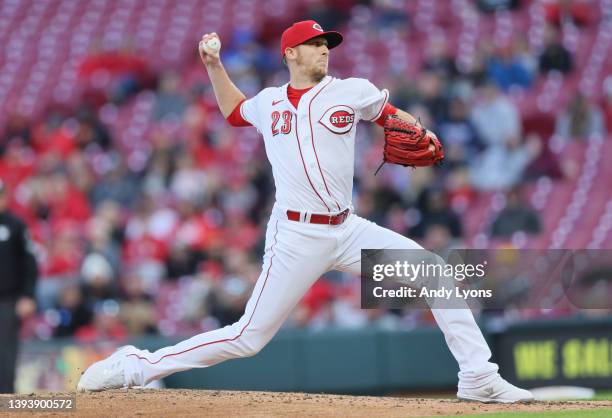 Jeff Hoffman of the Cincinnati Reds throws a pitch against the San Diego Padres at Great American Ball Park on April 26, 2022 in Cincinnati, Ohio.