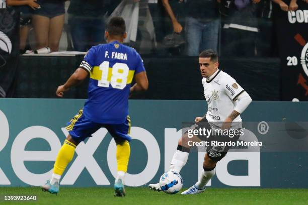 Fagner of Corinthians competes for the ball with Frank Fabra of Boca Juniors during a match between Corinthians and Boca Juniors as part of Group E...