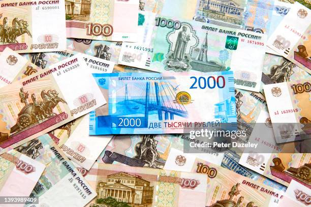 russian rouble banknotes - russian rouble note stock pictures, royalty-free photos & images