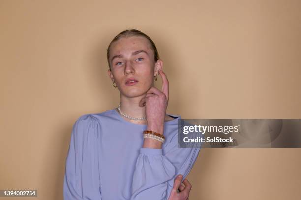 confident in himself - androgynous stock pictures, royalty-free photos & images