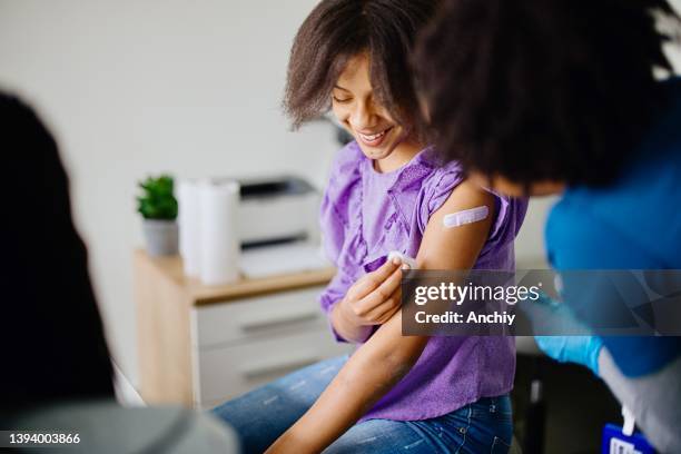 teen girl receiving hpv vaccine - hpv vaccine stock pictures, royalty-free photos & images