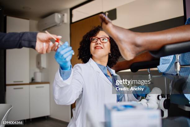 female gynecologist doctor obtaining a cervical smear - cervical pap smear stock pictures, royalty-free photos & images