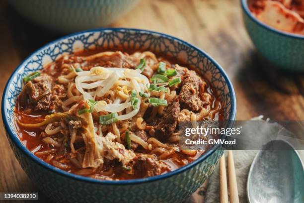 korean spicy yuk kal beef ramen noodles - bowl of ramen stock pictures, royalty-free photos & images