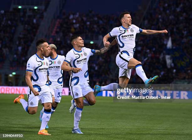 Ivan Perisic of FC Internazionale celebrates with team-mates after scoring the goal during the Serie A match between Bologna FC and Udinese Calcio at...