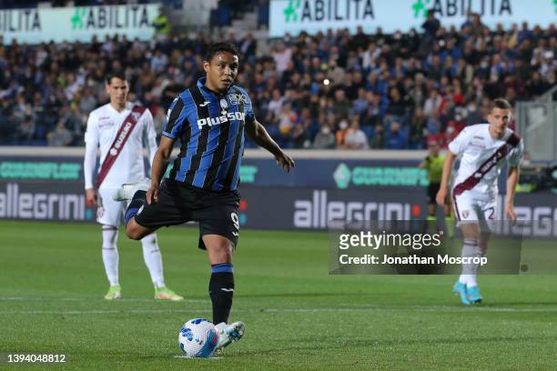 Luis Muriel of Atalanta scores a penalty to level the game at 1-1 during the Serie A match between Atalanta BC and Torino FC at Gewiss Stadium on...