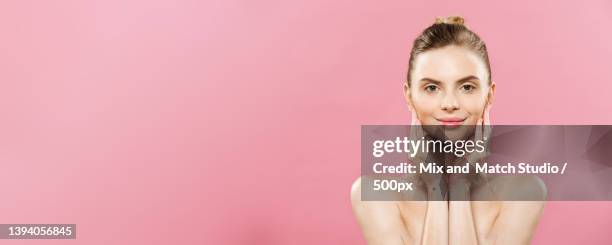 beauty concept - beautiful woman with clean fresh skin close up on - pele humana imagens e fotografias de stock