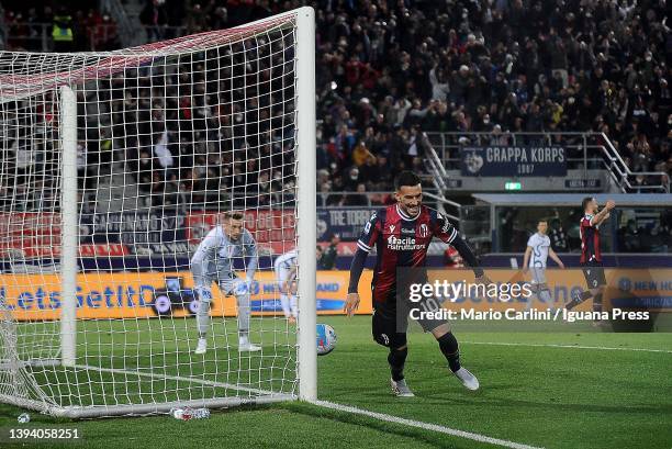 Nicola Sansone of Bologna FC celebrates after scoring his team's second goal during the Serie A match between Bologna FC and Internazionale at Stadio...