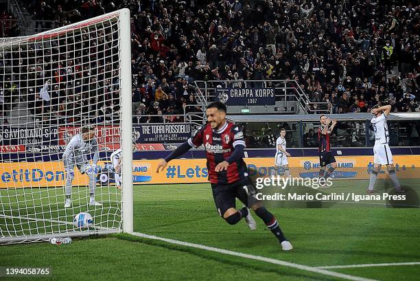 Nicola Sansone of Bologna FC celebrates after scoring his team's second goal during the Serie A match between Bologna FC and Internazionale at Stadio...