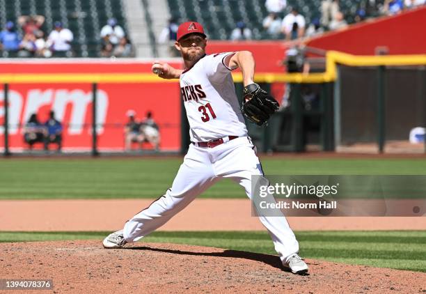 Ian Kennedy of the Arizona Diamondbacks delivers an eighth inning pitch against the Los Angeles Dodgers at Chase Field on April 27, 2022 in Phoenix,...