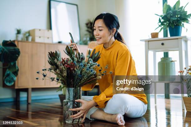 beautiful smiling young asian woman receiving bouquet of flower delivery from boyfriend, chatting on video call with smartphone. love and relationship concept. occasions for valentine's day. birthday. dating anniversary - flower presents stock pictures, royalty-free photos & images