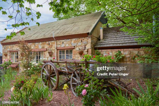 town of hahndorf, famous for german heritage, adelaide hills, south australia, australia - shopping mall adelaide fotografías e imágenes de stock