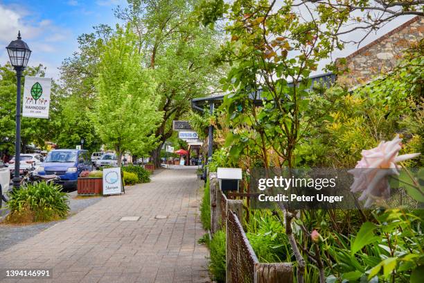 town of hahndorf, famous for german heritage, adelaide hills, south australia, australia - shopping mall adelaide fotografías e imágenes de stock