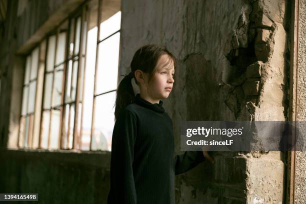 the little girl stood in the ruins - rubble imagens e fotografias de stock