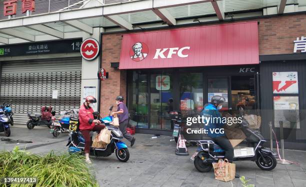 Kfc Despatch 267 Kfc Delivery Stock Photos, High-Res Pictures, and Images - Getty Images