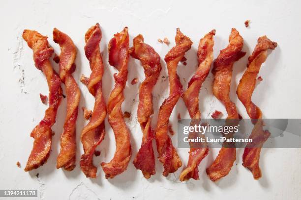 spiraled  thick cut bacon - bacon stockfoto's en -beelden